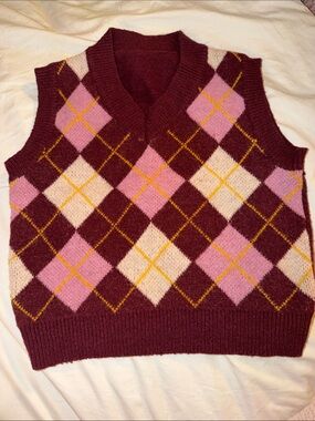 Women's Burgundy Argyle Knit Sweater Vest - Pink & Cream Pattern